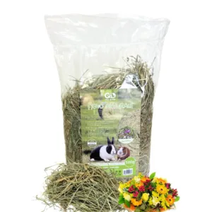 Busta di fieno naturale per conigli con petali di fiori colorati